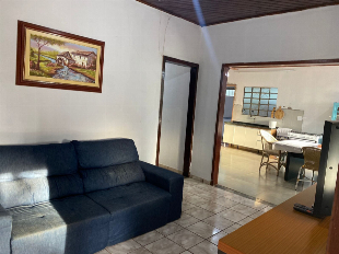 O P O R T U N I D A D E - CHÁCARA CONDOMÍNIO ZAUNA COM CASA E PISCINA
