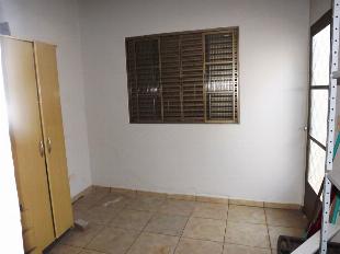 ALUGA-SE CASA JD. ALVORADA PRÓX. PRAÇA FARROUPILHA