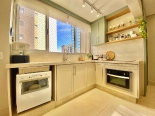 OPORTUNIDADE DESSE BELÍSSIMO APARTAMENTO SEMI MOBILIADO NO EDIFÍCIO FLAMBOYANT