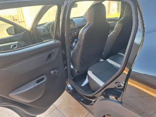 Kwid Intense 21/22 - Preto