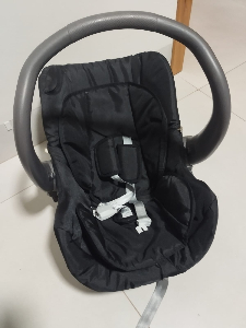 Carrinho de bebê e bebê conforto Galzerano