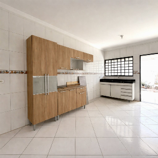 Casa com suíte, quintal amplo e 2 vagas no Jardim Santa Rosa.