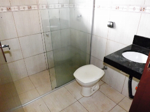 ALUGA-SE CASA JD SANTA CLARA. PRÓX. AV. PEDRO TAQUES