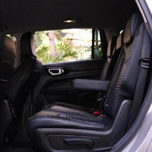 JEEP COMMANDER LIM T270 2023