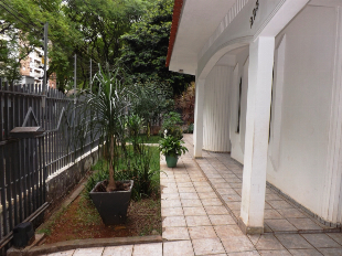 VENDE-SE BELO SOBRADO SEMI MOBILIADO AREA CENTRAL PRÓX. SHOOPING AVENIDA CENTER
