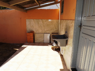 ALUGA-SE CASA DE FUNDOS VILA MORANGUEIRA