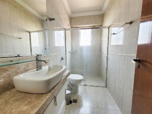 Apartamento Amplo e Mobiliado no Ed. Monte Líbano, perto parque do Ingá, Maringá/PR