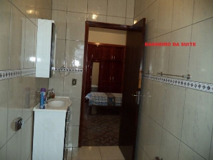 VENDO UMA EXCELENTE CASA NO JARDIM ALVORADA EM MARINGA COM TERRENO COMERCIAL COM 700 METROS
