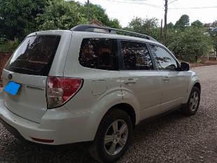 Vende-se veículo Subaru Forester, ano 2011, com 58.000km originais de fábrica