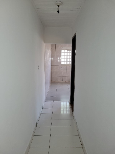 Alugo casa com Dois quartos