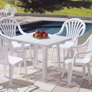 Jogo 01 Mesa Capri c/ 4 Poltronas Régia da Marca Pisani