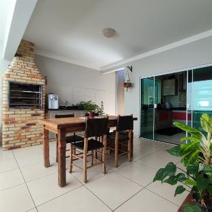 Linda Casa assobradada
