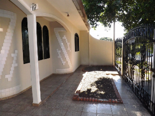 ALUGA-SE CASA JD NOVO OASIS PRÓX. AV. GUAIAPÓ