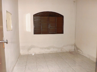 ALAUGA-SE CASA VILA MORANGUEIRA EM FRENTE AO COLÉGIO FARIA PIOLI