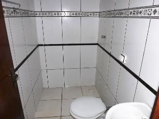 ALUGA-SE CASA JD. ALVORADA (FUNDOS)
