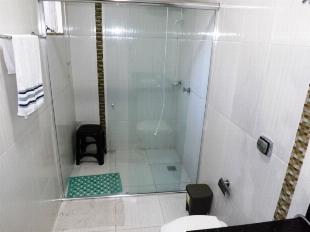 BELO SOBRADO MOBILIADO EM UMUARAMA-PR VENDE-SE OU TROCA POR IMOVEL EM MARINGÁ DE (-) OU (=) VL.