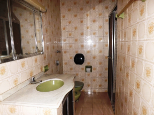 ALUGA-SE APTO SOBRE LOJA. COMERCIAL OU RESIDENCIAL. AV. PEDRO TAQUES Nº 1350. EM FRENTE A SANEPAR