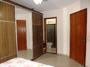 VENDE-SE SOBRADO JD IMPERIAL II. TROCA POR IMOVEL ATÉ 50% DO VALOR