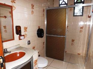 ALUGA-SE APTO SOBRE LOJA. COMERCIAL OU RESIDENCIAL. AV. PEDRO TAQUES Nº 1350. EM FRENTE A SANEPAR