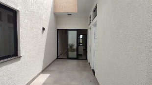 Casa de Alto Padrão com 3 Quartos, Pé-Direito Duplo e Cozinha Gourmet à Venda ou Locação em Maringá/PR