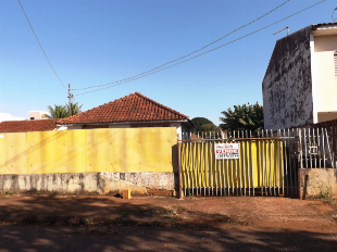 VENDE-SE CASA VILA SANTO ANTONIO PRÓX. IGREJA. TERRENO 641M².