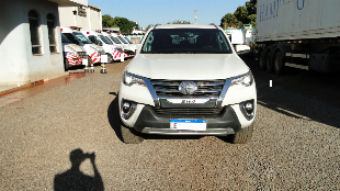 HILUX SRX 2019/19 7 LUGARES,  COMPLETA BRANCA PEROLIZADA
