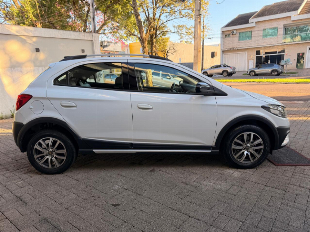 GM Onix Hatch Activ 1.4 8v flex 5p aut.