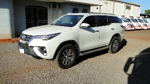 HILUX SRX 2019/19 7 LUGARES,  COMPLETA BRANCA PEROLIZADA