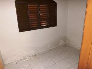 ALAUGA-SE CASA VILA MORANGUEIRA EM FRENTE AO COLÉGIO FARIA PIOLI