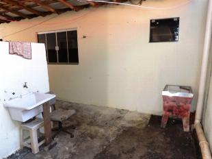 ALUGA-SE CASA DE FUNDOS  CONJ. GUAIAPÓ