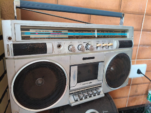 RÁDIO SANYO BOMBOX  FM/AM E TOCA-FITAS