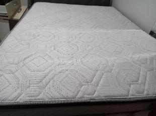 Cama Box de Casal com colchão de molas ensacadas Omega