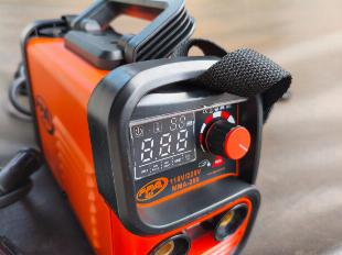 MÁQUINA SOLDA INVERSORA BIVOLT AUTOMÁTICA 127/220V 200 AMPERES